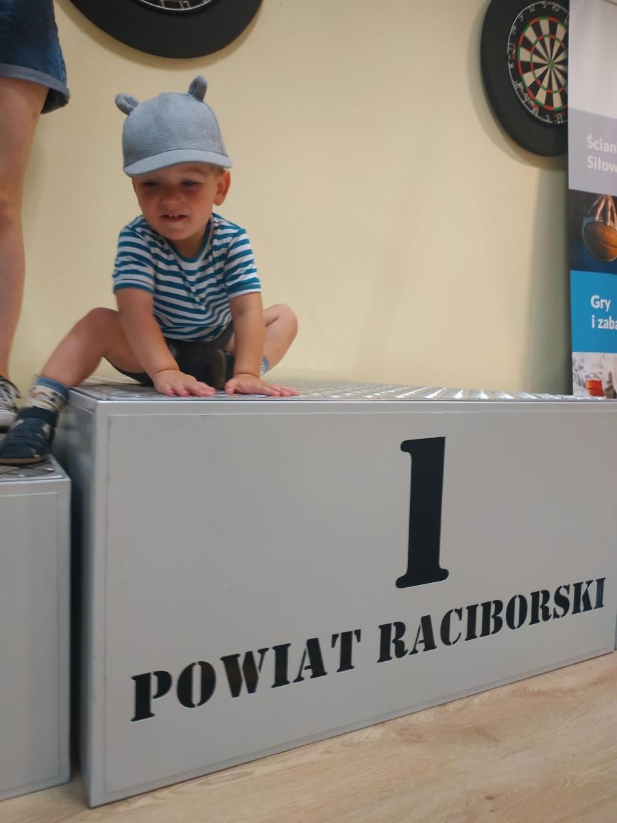 Zdjęcie w galerii na portalu naszraciborz.pl: Wakacje w powiecie. Układanie puzzli na czas [FOTO] wiadomości z regionu