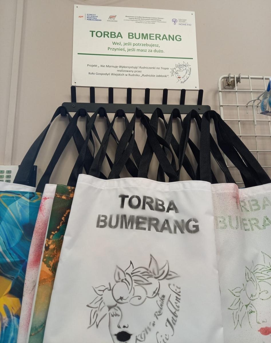 Zdjęcie w galerii na portalu naszraciborz.pl: W Rudniku i Łubowicach pojawiły się torby bumerang wiadomości z regionu