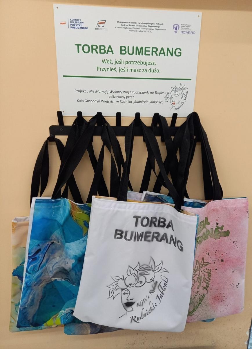 Zdjęcie w galerii na portalu naszraciborz.pl: W Rudniku i Łubowicach pojawiły się torby bumerang wiadomości z regionu