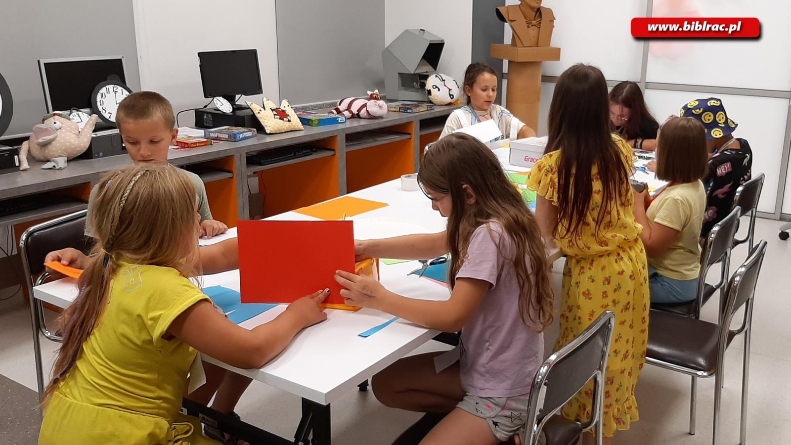 Zdjęcie w galerii na portalu naszraciborz.pl: Wakacyjna noc w bibliotecznej Krainie Czarów wiadomości z regionu