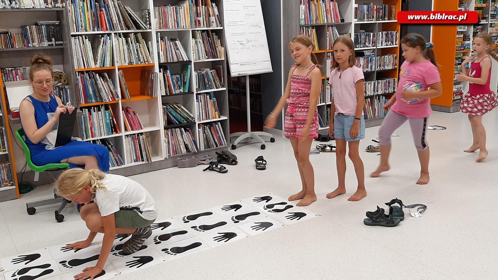 Zdjęcie w galerii na portalu naszraciborz.pl: Wakacyjna noc w bibliotecznej Krainie Czarów wiadomości z regionu