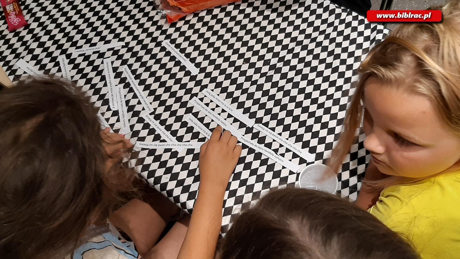 Zdjęcie w galerii na portalu naszraciborz.pl: Wakacyjna noc w bibliotecznej Krainie Czarów wiadomości z regionu