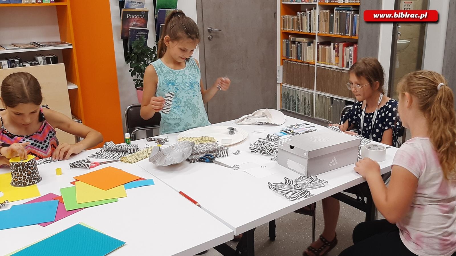 Zdjęcie w galerii na portalu naszraciborz.pl: Wakacyjna noc w bibliotecznej Krainie Czarów wiadomości z regionu
