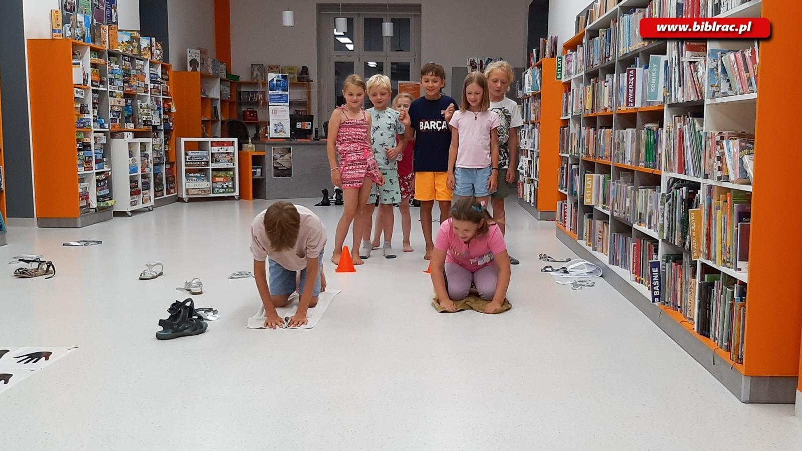 Zdjęcie w galerii na portalu naszraciborz.pl: Wakacyjna noc w bibliotecznej Krainie Czarów wiadomości z regionu