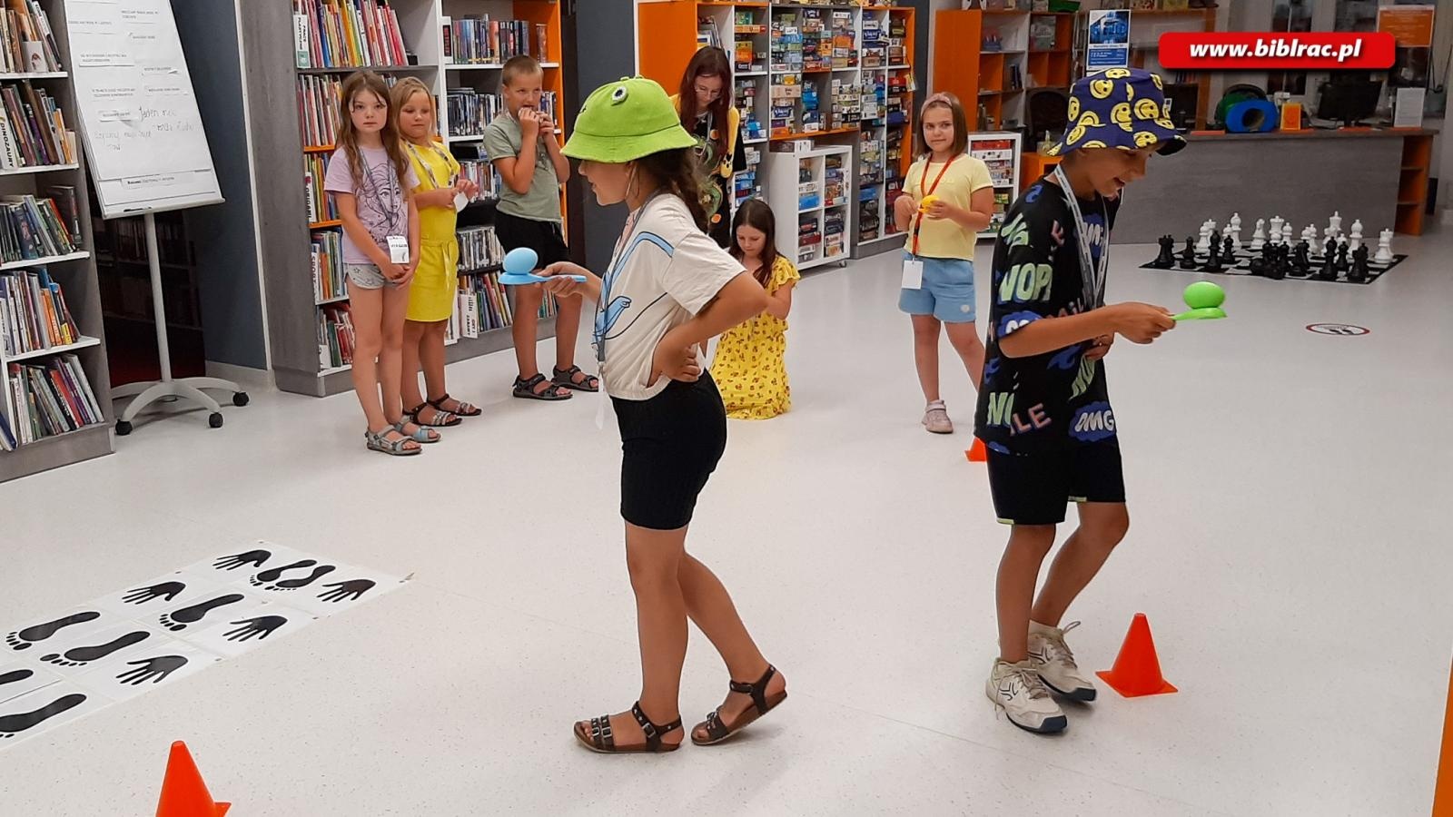 Zdjęcie w galerii na portalu naszraciborz.pl: Wakacyjna noc w bibliotecznej Krainie Czarów wiadomości z regionu