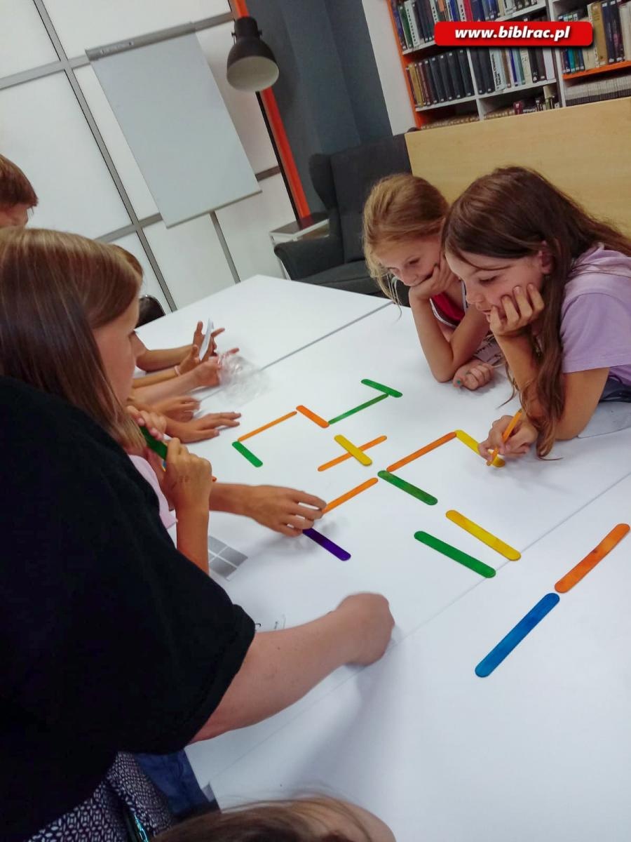 Zdjęcie w galerii na portalu naszraciborz.pl: Wakacyjna noc w bibliotecznej Krainie Czarów wiadomości z regionu