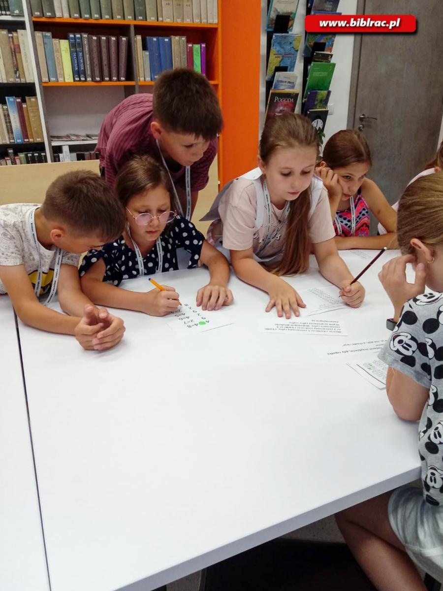 Zdjęcie w galerii na portalu naszraciborz.pl: Wakacyjna noc w bibliotecznej Krainie Czarów wiadomości z regionu