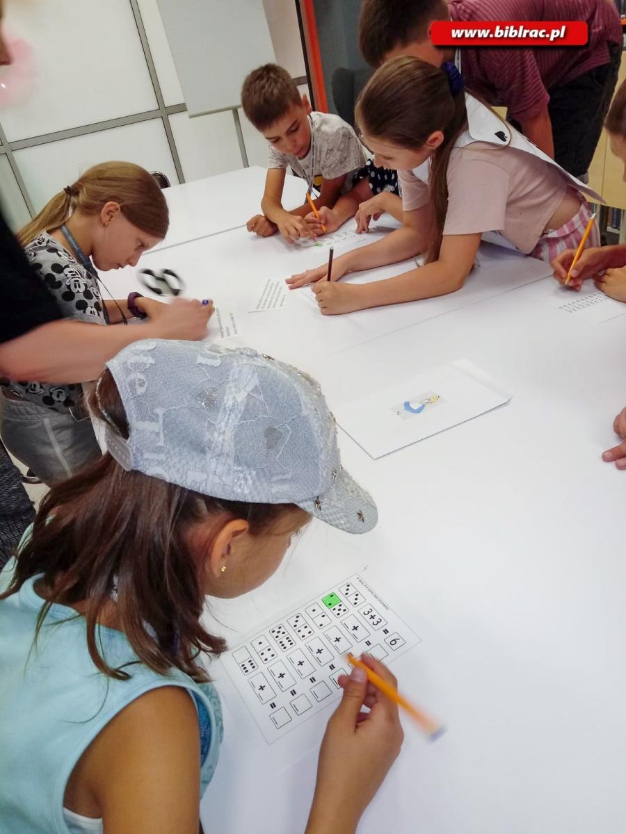 Zdjęcie w galerii na portalu naszraciborz.pl: Wakacyjna noc w bibliotecznej Krainie Czarów wiadomości z regionu