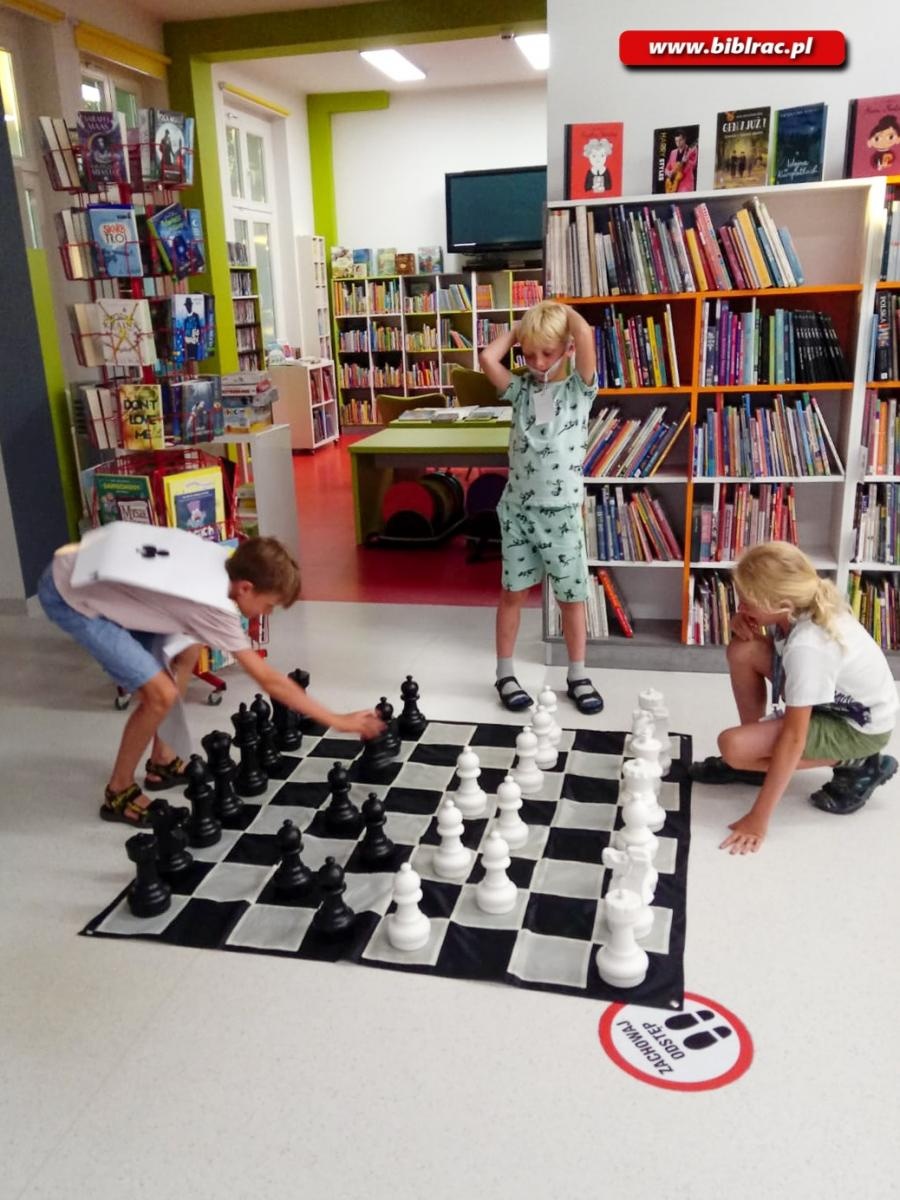 Zdjęcie w galerii na portalu naszraciborz.pl: Wakacyjna noc w bibliotecznej Krainie Czarów wiadomości z regionu