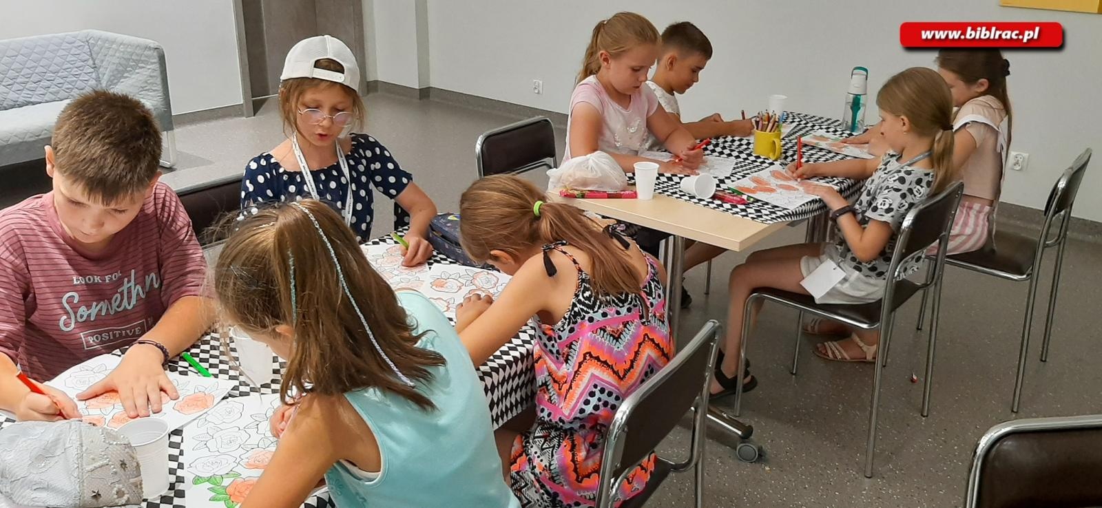 Zdjęcie w galerii na portalu naszraciborz.pl: Wakacyjna noc w bibliotecznej Krainie Czarów wiadomości z regionu