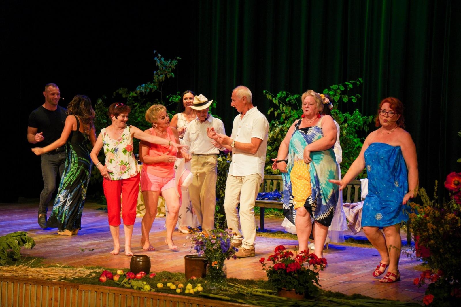 Zdjęcie w galerii na portalu naszraciborz.pl: Lipcowe show i piąte urodziny teatru Senioralne Forte [WIDEO] wiadomości z regionu