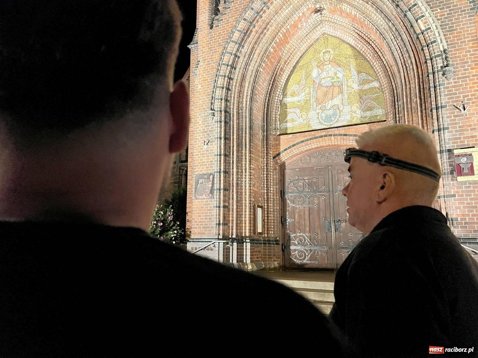 Zdjęcie w galerii na portalu naszraciborz.pl: Raciborskie iluminacje. Zobaczcie, jak podświetlano zabytki i kładkę na Odrze [FOTO i WIDEO] wiadomości z regionu