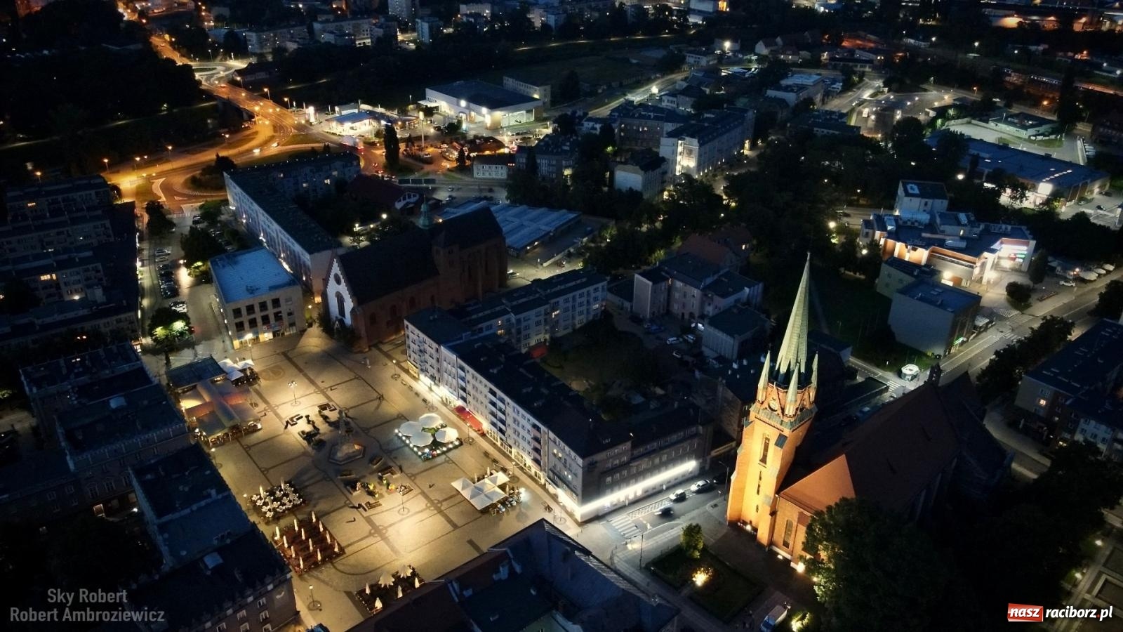Zdjęcie w galerii na portalu naszraciborz.pl: LEDowa iluminacja kościoła farnego z lotu ptaka wiadomości z regionu