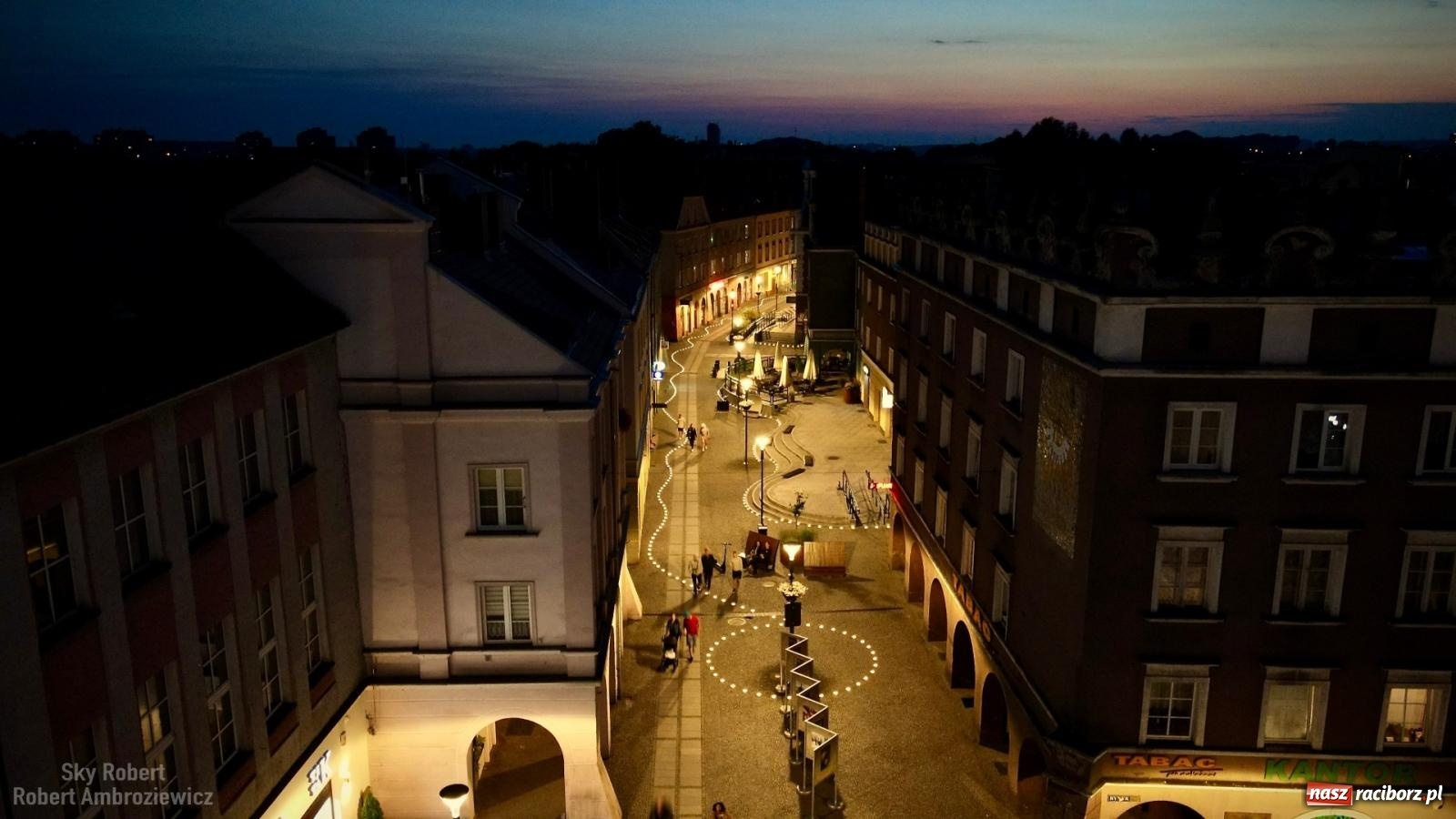 Zdjęcie w galerii na portalu naszraciborz.pl: LEDowa iluminacja kościoła farnego z lotu ptaka wiadomości z regionu