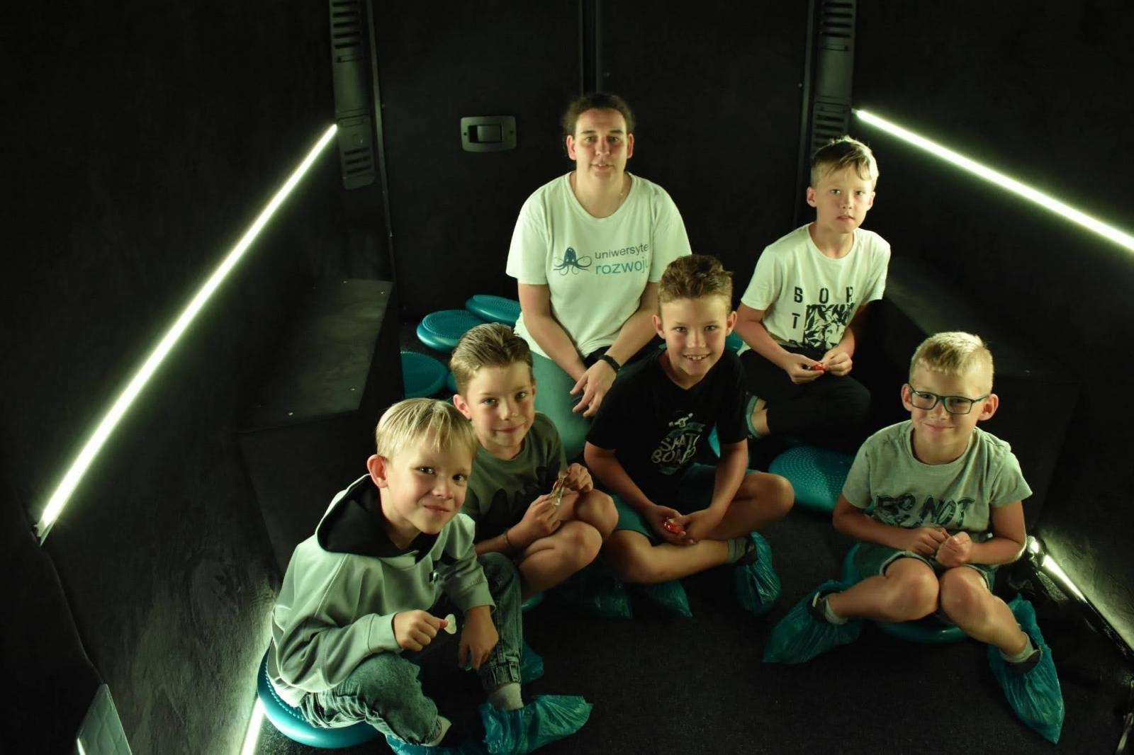 Zdjęcie w galerii na portalu naszraciborz.pl: Wakacje na zamku z naukobusem i wirtualną rzeczywistością wiadomości z regionu