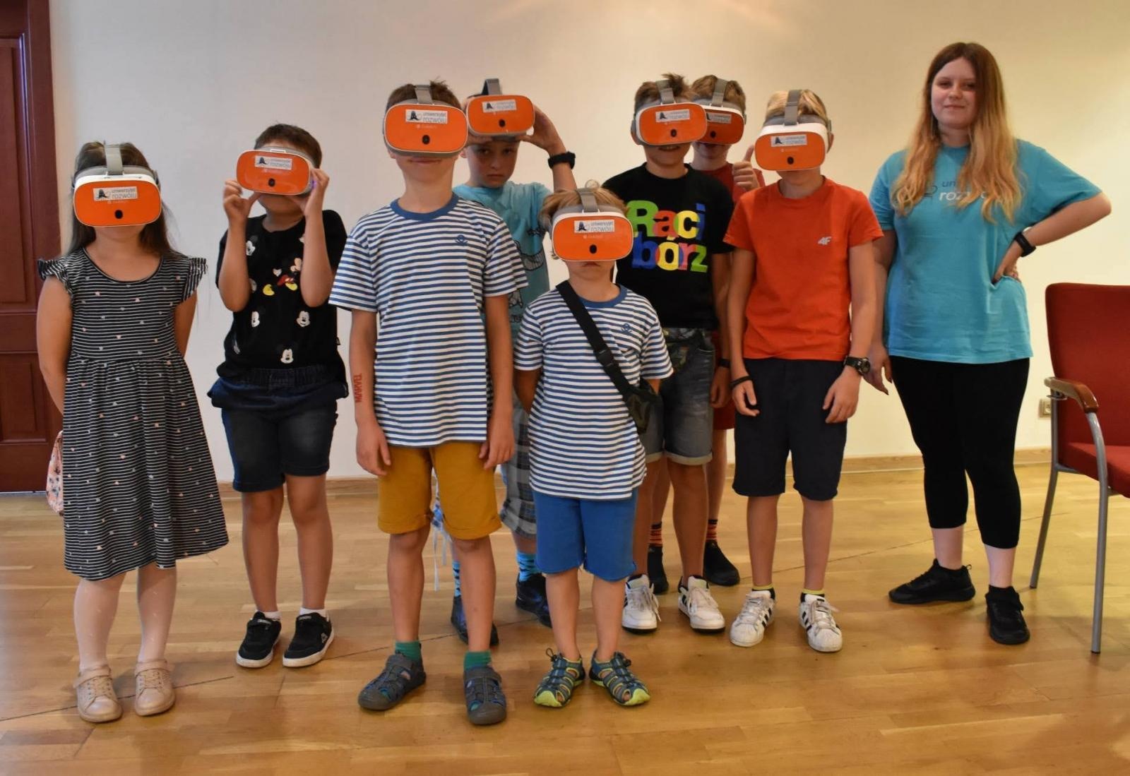 Zdjęcie w galerii na portalu naszraciborz.pl: Wakacje na zamku z naukobusem i wirtualną rzeczywistością wiadomości z regionu