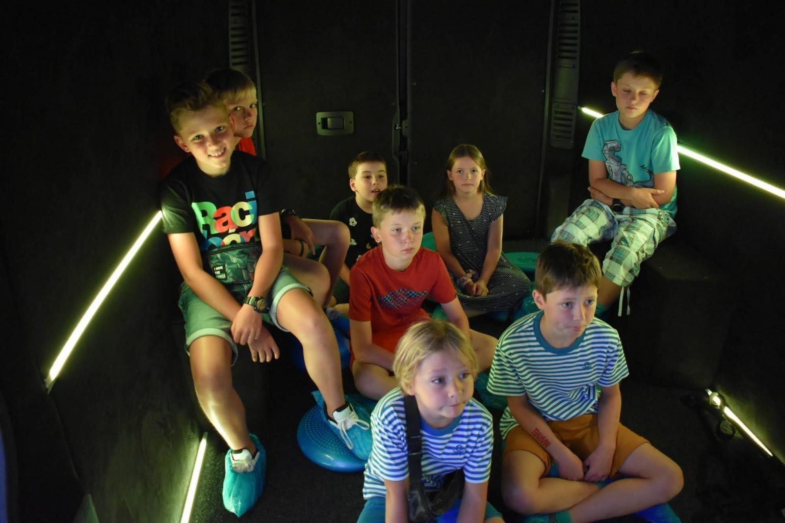 Zdjęcie w galerii na portalu naszraciborz.pl: Wakacje na zamku z naukobusem i wirtualną rzeczywistością wiadomości z regionu