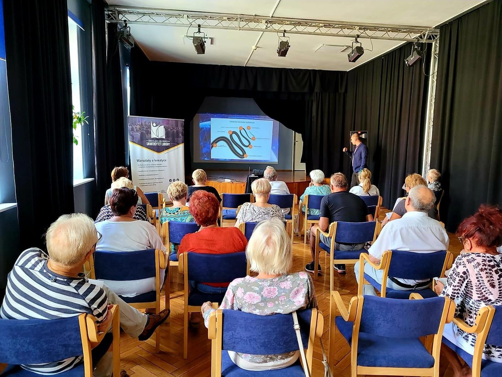 Zdjęcie w galerii na portalu naszraciborz.pl: Bezpieczny w sieci - czyli jak nie dać się oszukać wiadomości z regionu