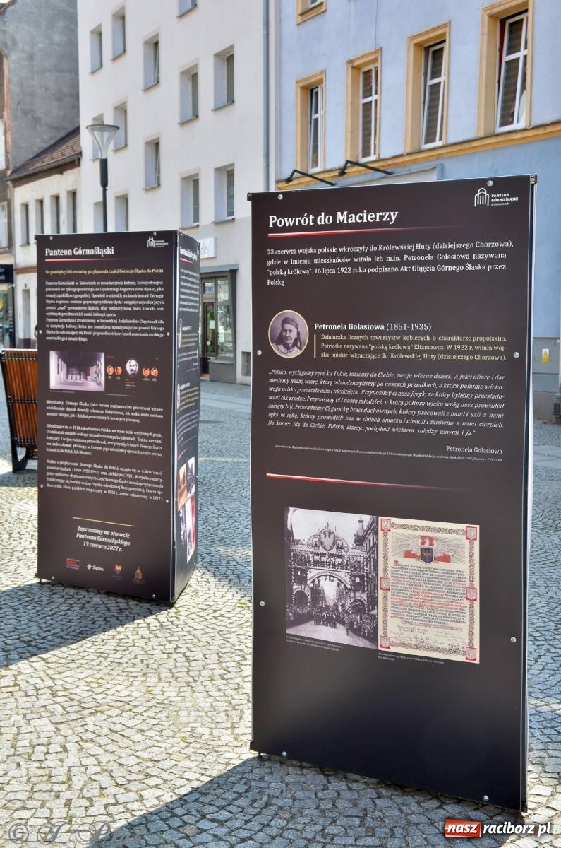 Zdjęcie w galerii na portalu naszraciborz.pl: Panteon Górnośląski - wystawa plenerowa na ul. Długiej wiadomości z regionu