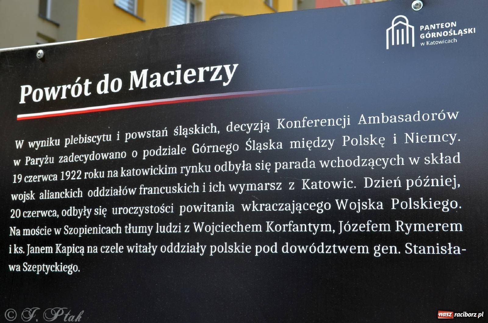 Zdjęcie w galerii na portalu naszraciborz.pl: Panteon Górnośląski - wystawa plenerowa na ul. Długiej wiadomości z regionu