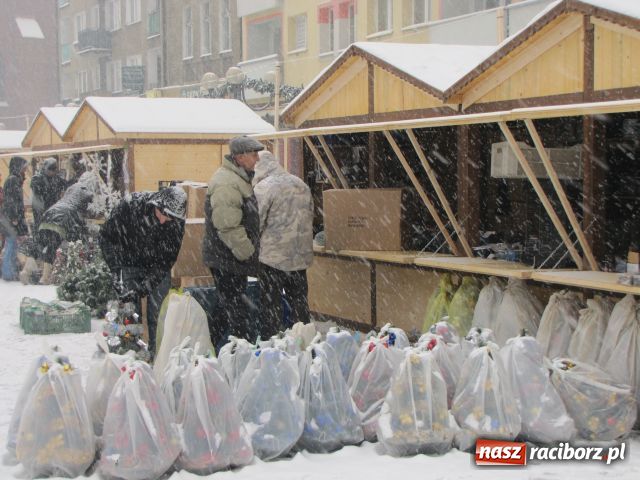 Zdjęcie w galerii na portalu naszraciborz.pl: Jarmark ruszył z poślizgiem wiadomości z regionu