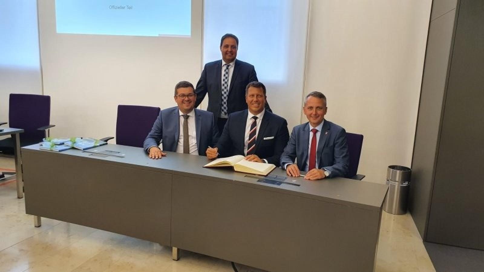 Zdjęcie w galerii na portalu naszraciborz.pl: Prezydenci i radni Raciborza świętowali 50-lecie miasta powiatowego Roth [FOTO] wiadomości z regionu