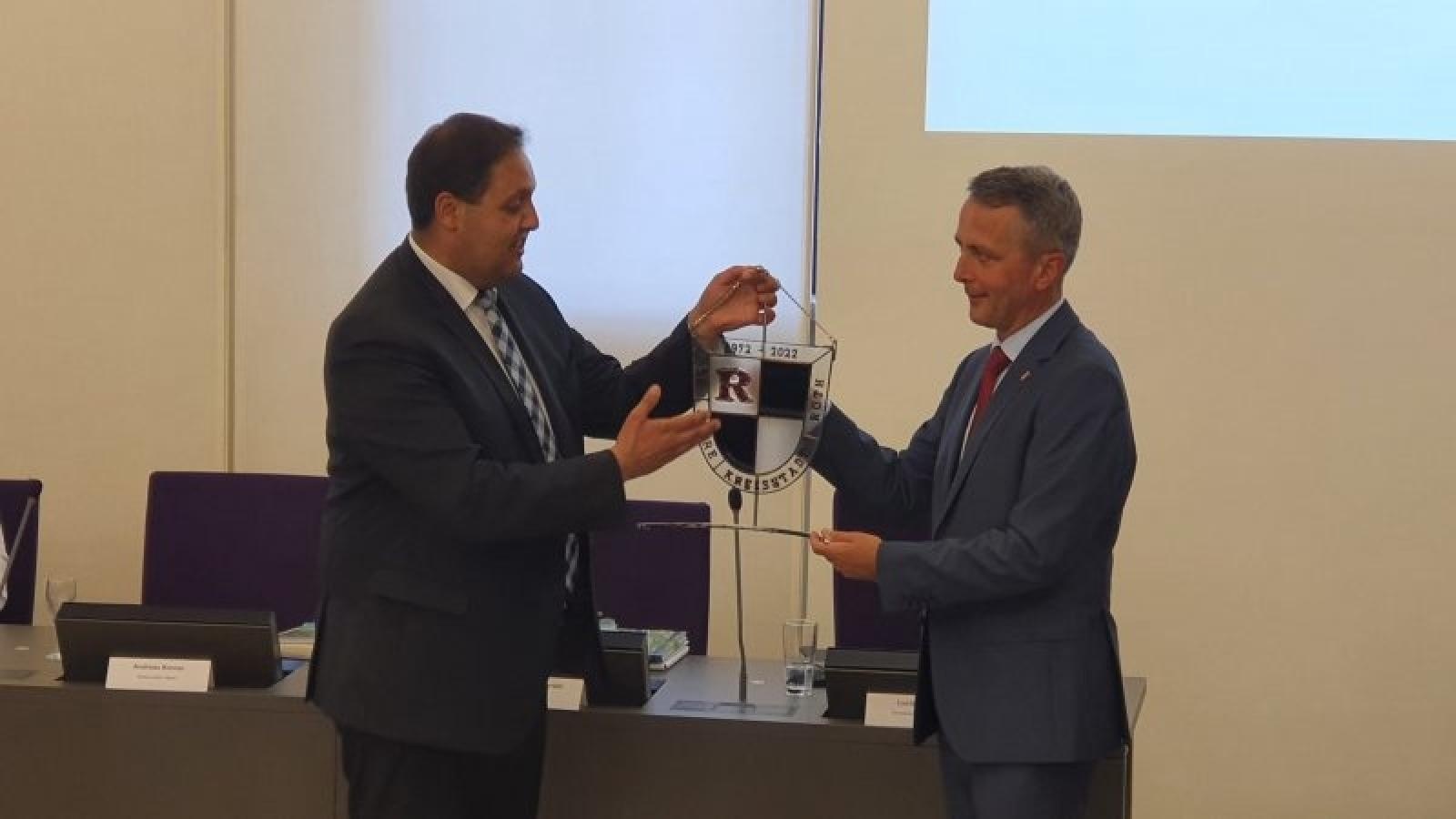 Zdjęcie w galerii na portalu naszraciborz.pl: Prezydenci i radni Raciborza świętowali 50-lecie miasta powiatowego Roth [FOTO] wiadomości z regionu