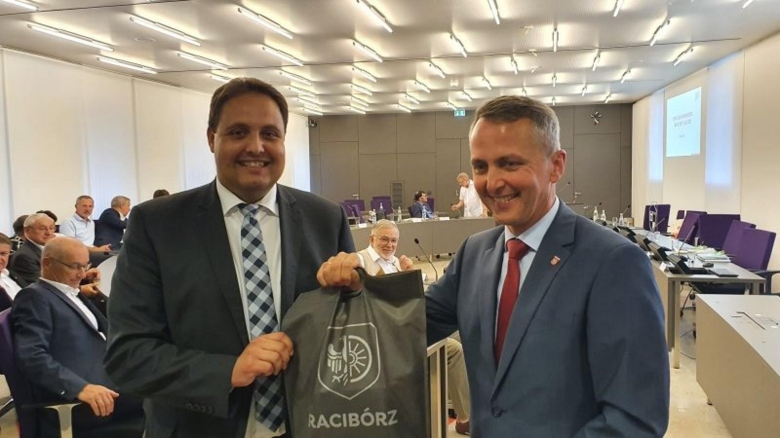 Zdjęcie w galerii na portalu naszraciborz.pl: Prezydenci i radni Raciborza świętowali 50-lecie miasta powiatowego Roth [FOTO] wiadomości z regionu