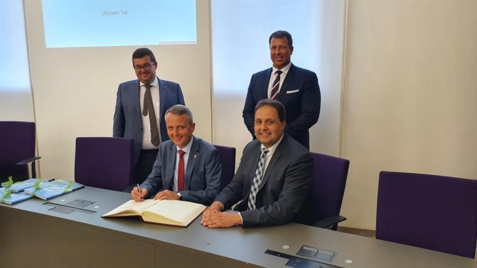 Zdjęcie w galerii na portalu naszraciborz.pl: Prezydenci i radni Raciborza świętowali 50-lecie miasta powiatowego Roth [FOTO] wiadomości z regionu