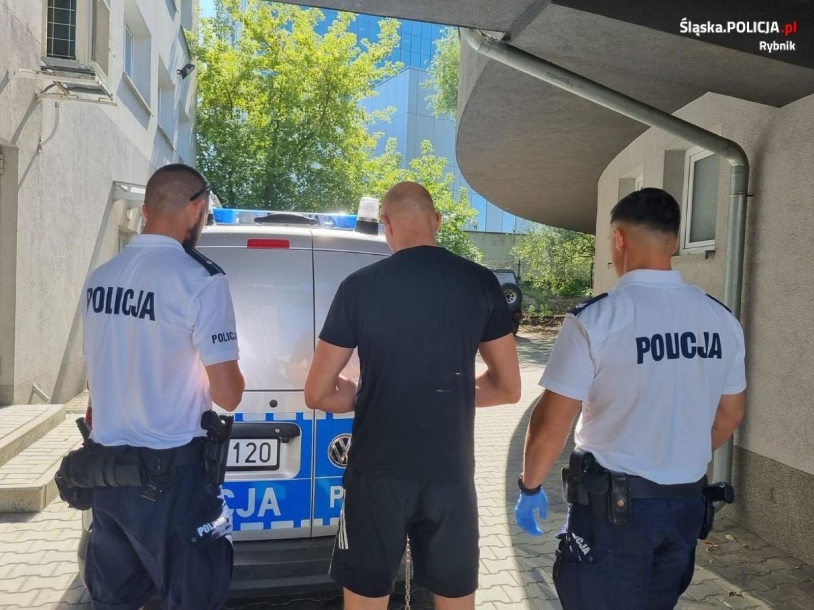 Zdjęcie w galerii na portalu naszraciborz.pl: Nie miał kasy na rachunek więc podpalił taksówkę wiadomości z regionu