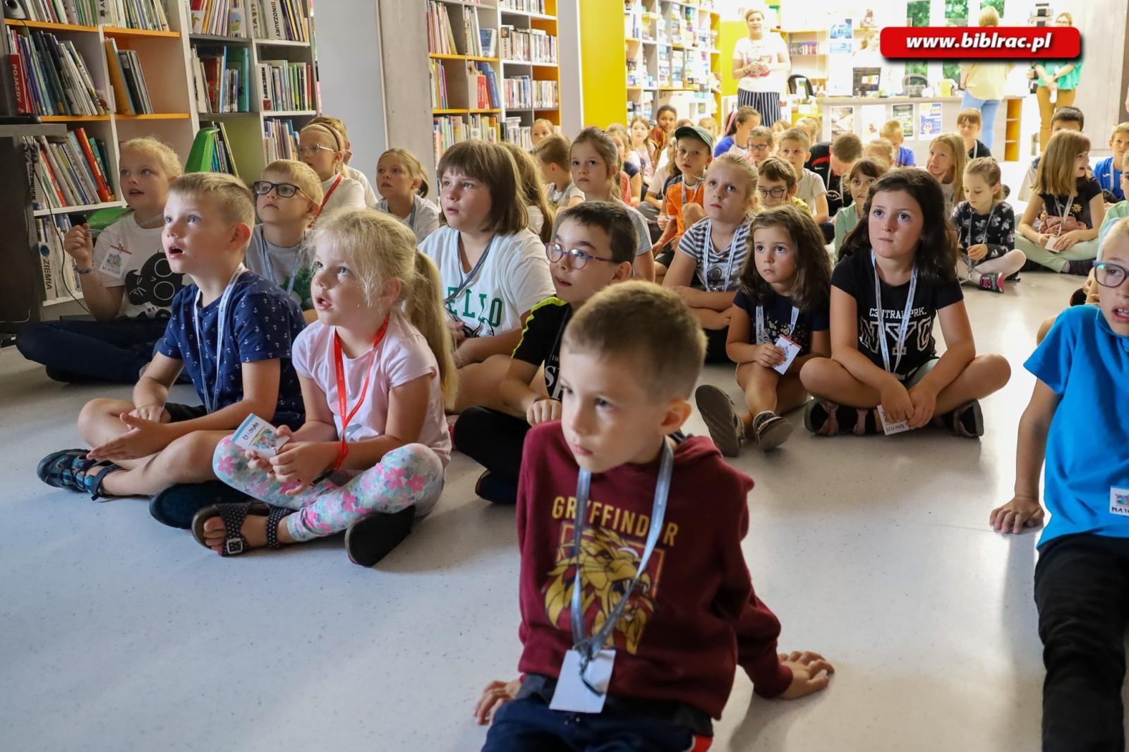 Zdjęcie w galerii na portalu naszraciborz.pl: Raciborska biblioteka przewraca kolejne strony opowieści wiadomości z regionu