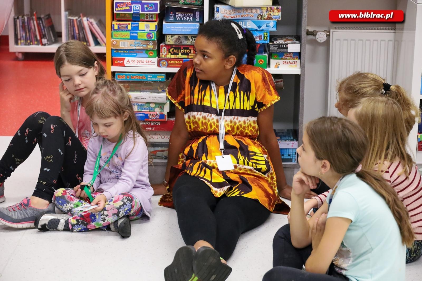 Zdjęcie w galerii na portalu naszraciborz.pl: Raciborska biblioteka przewraca kolejne strony opowieści wiadomości z regionu