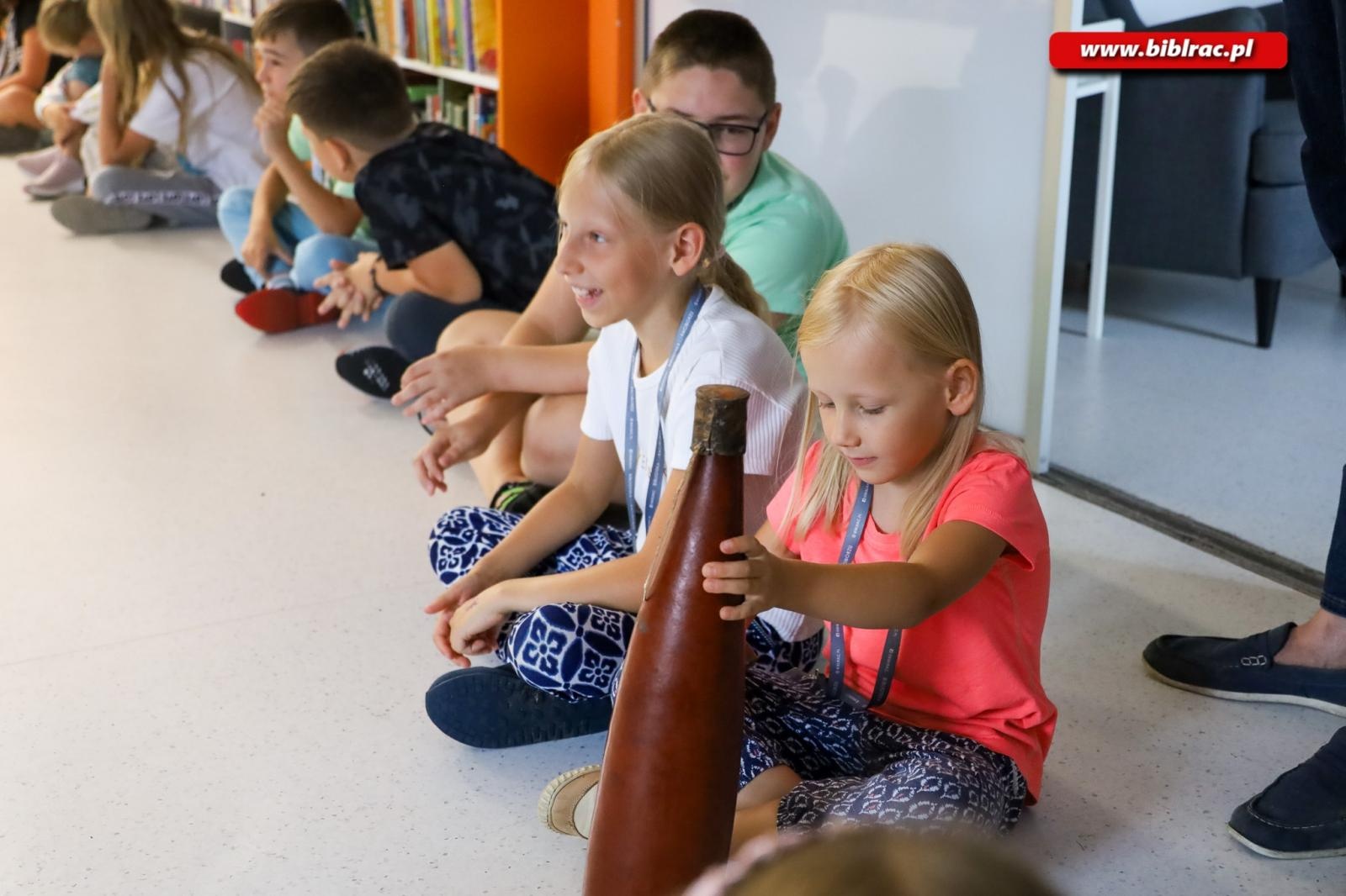 Zdjęcie w galerii na portalu naszraciborz.pl: Raciborska biblioteka przewraca kolejne strony opowieści wiadomości z regionu