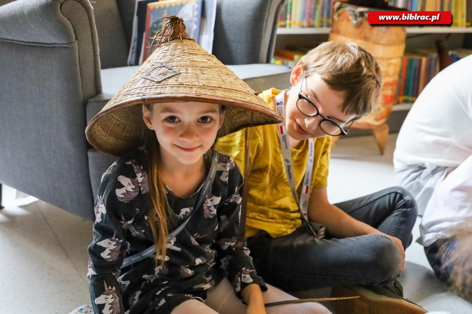 Zdjęcie w galerii na portalu naszraciborz.pl: Raciborska biblioteka przewraca kolejne strony opowieści wiadomości z regionu