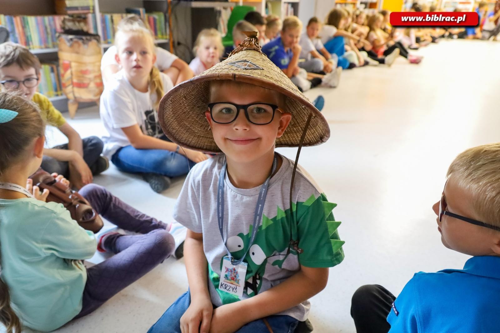 Zdjęcie w galerii na portalu naszraciborz.pl: Raciborska biblioteka przewraca kolejne strony opowieści wiadomości z regionu