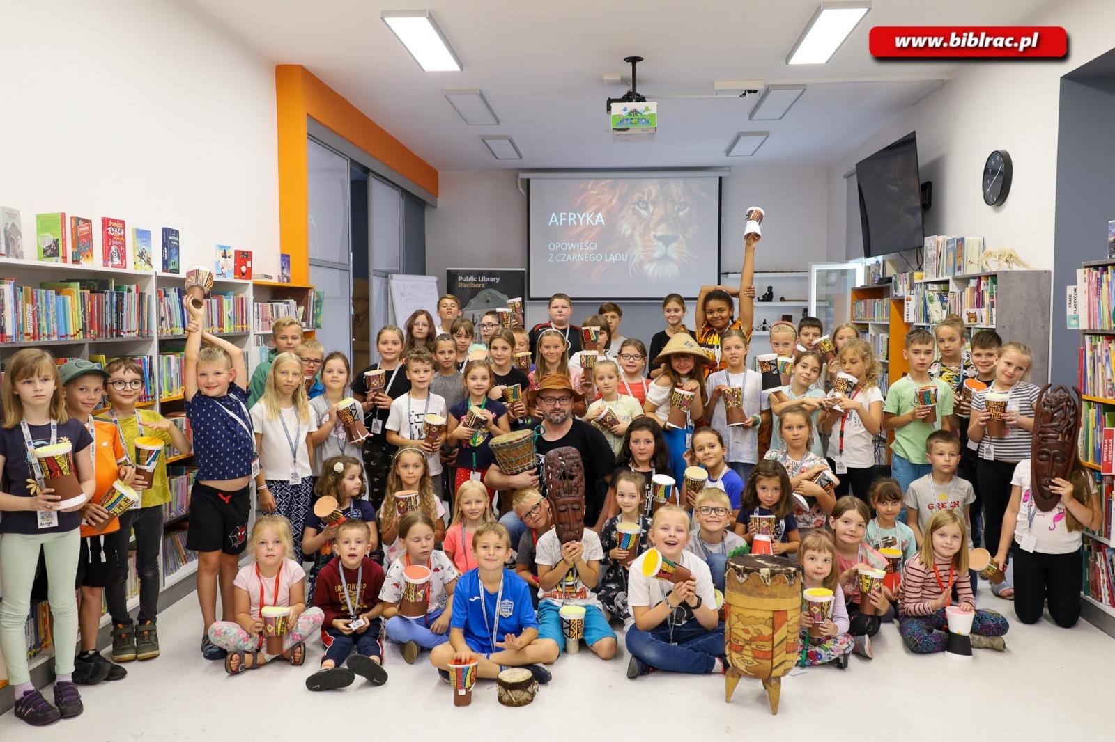 Zdjęcie w galerii na portalu naszraciborz.pl: Raciborska biblioteka przewraca kolejne strony opowieści wiadomości z regionu