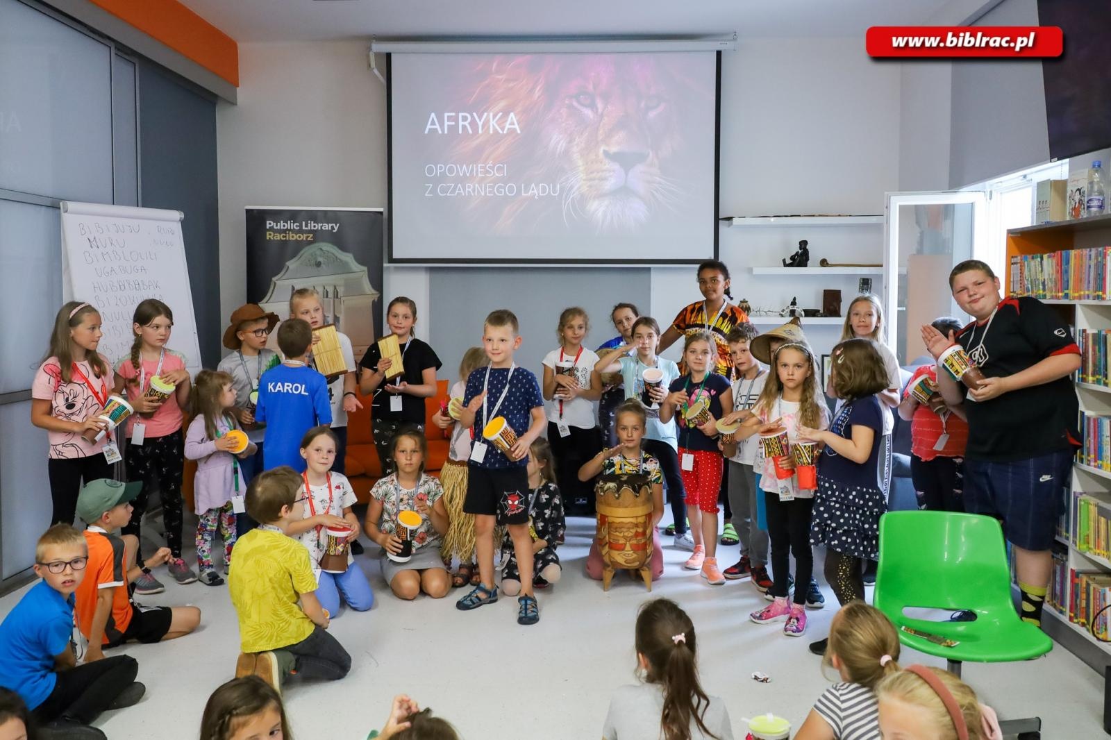 Zdjęcie w galerii na portalu naszraciborz.pl: Raciborska biblioteka przewraca kolejne strony opowieści wiadomości z regionu