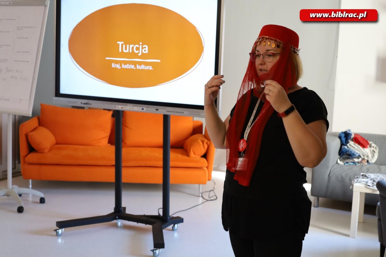 Zdjęcie w galerii na portalu naszraciborz.pl: Raciborska biblioteka przewraca kolejne strony opowieści wiadomości z regionu