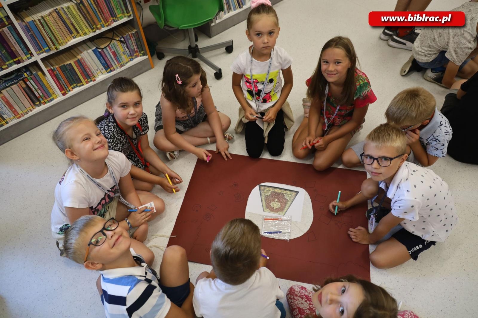 Zdjęcie w galerii na portalu naszraciborz.pl: Raciborska biblioteka przewraca kolejne strony opowieści wiadomości z regionu