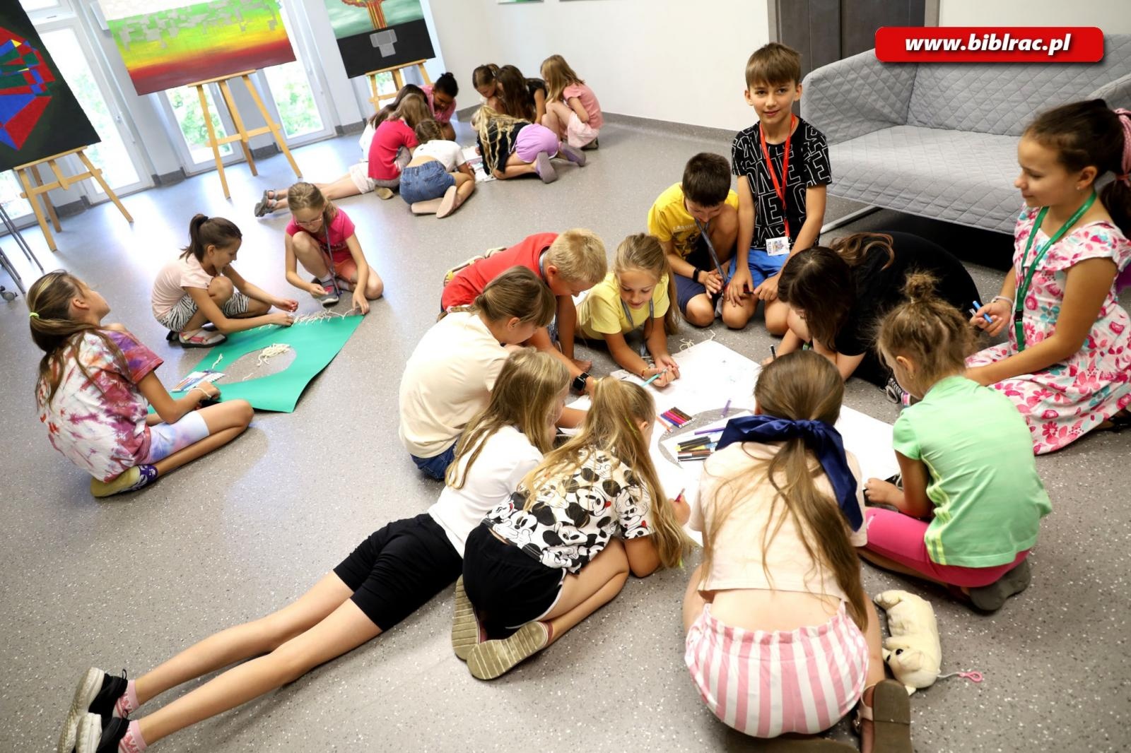 Zdjęcie w galerii na portalu naszraciborz.pl: Raciborska biblioteka przewraca kolejne strony opowieści wiadomości z regionu