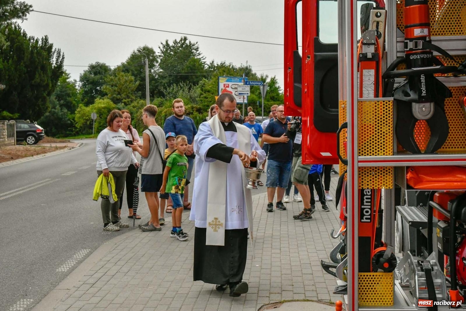 Zdjęcie w galerii na portalu naszraciborz.pl: Strażacy z Raciborza Miedoni przesiedli się do mercedesa [FOTO i WIDEO] wiadomości z regionu