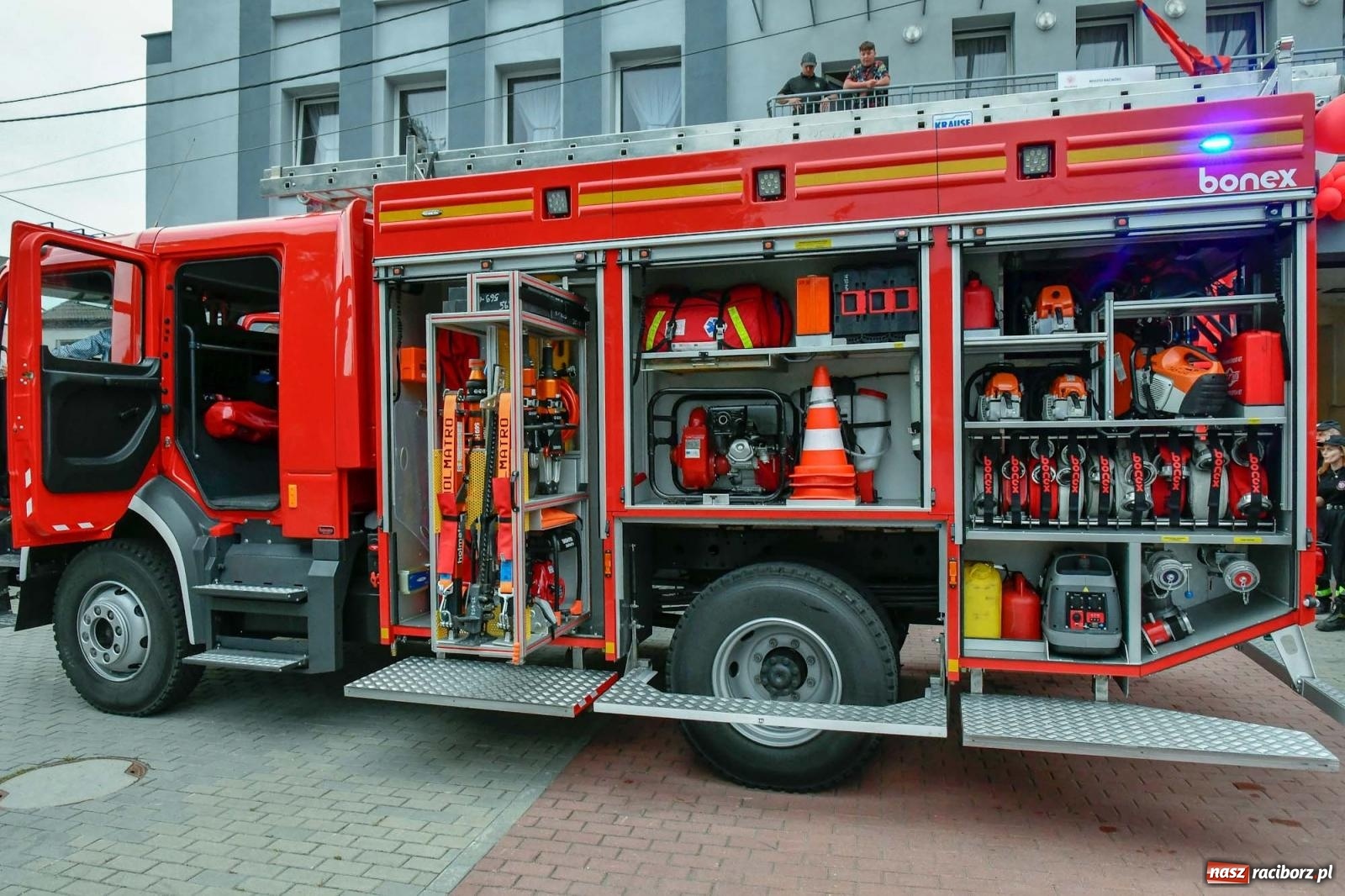 Zdjęcie w galerii na portalu naszraciborz.pl: Strażacy z Raciborza Miedoni przesiedli się do mercedesa [FOTO i WIDEO] wiadomości z regionu