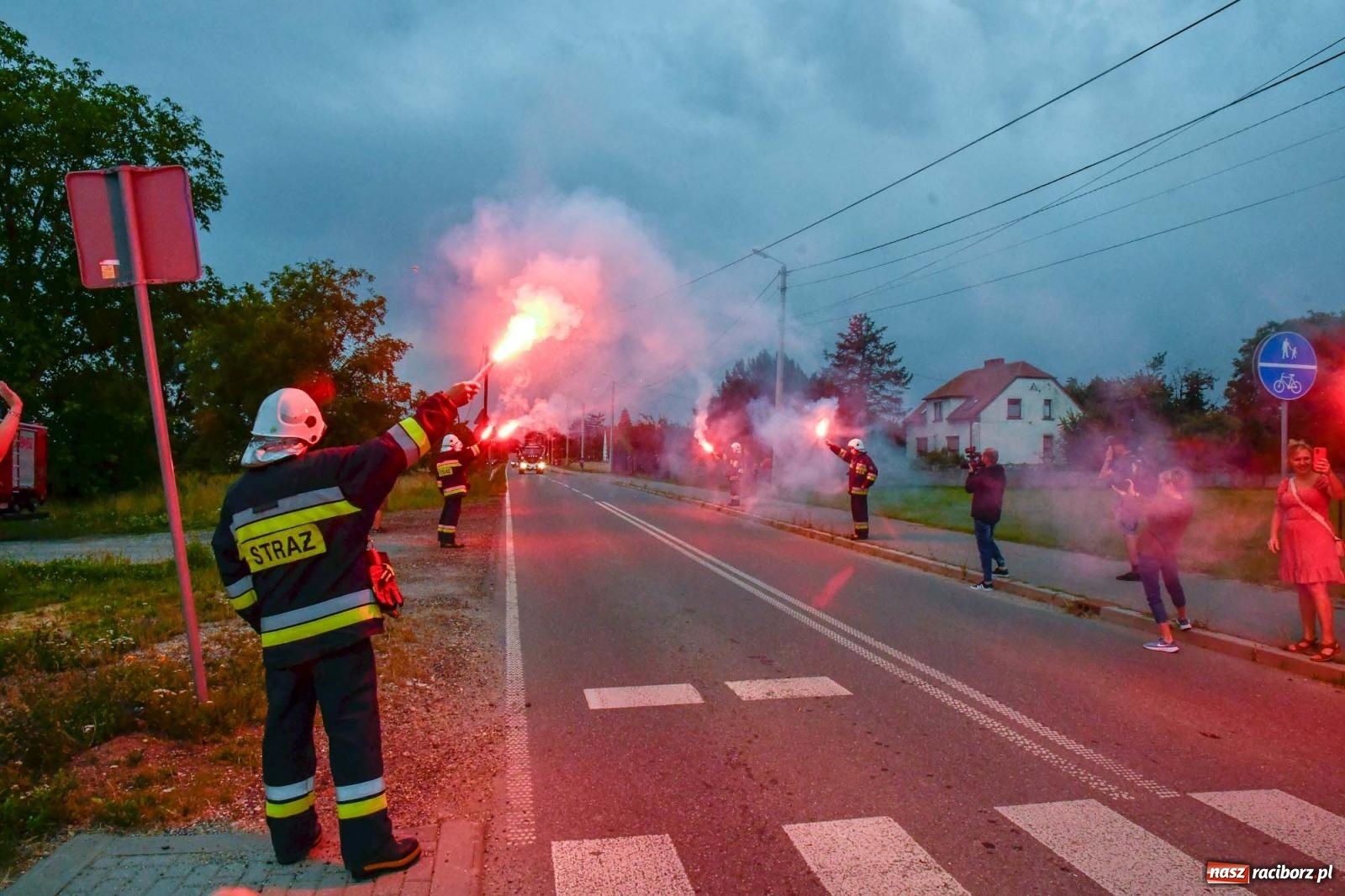 Zdjęcie w galerii na portalu naszraciborz.pl: Strażacy z Raciborza Miedoni przesiedli się do mercedesa [FOTO i WIDEO] wiadomości z regionu