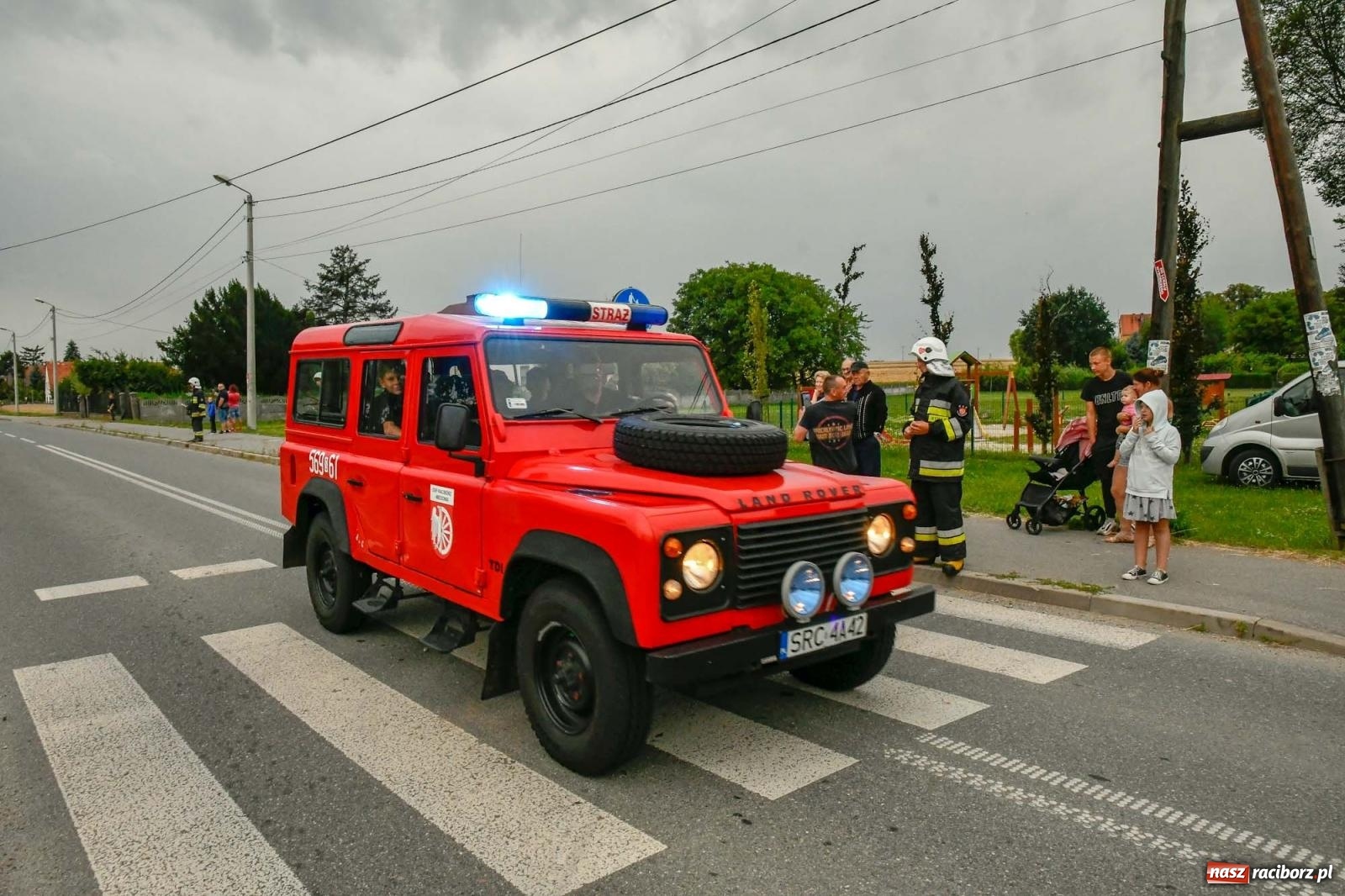 Zdjęcie w galerii na portalu naszraciborz.pl: Strażacy z Raciborza Miedoni przesiedli się do mercedesa [FOTO i WIDEO] wiadomości z regionu