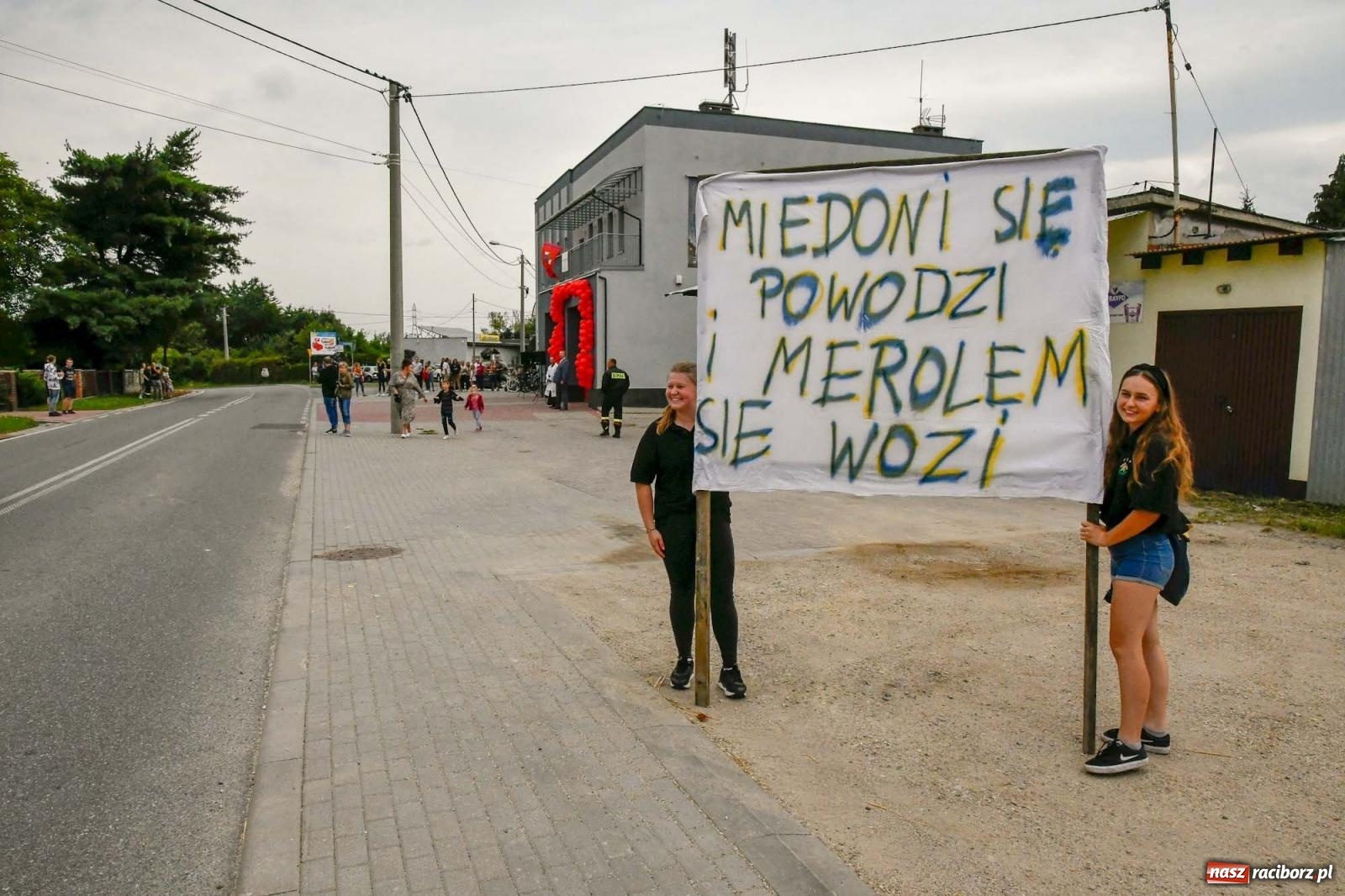 Zdjęcie w galerii na portalu naszraciborz.pl: Strażacy z Raciborza Miedoni przesiedli się do mercedesa [FOTO i WIDEO] wiadomości z regionu