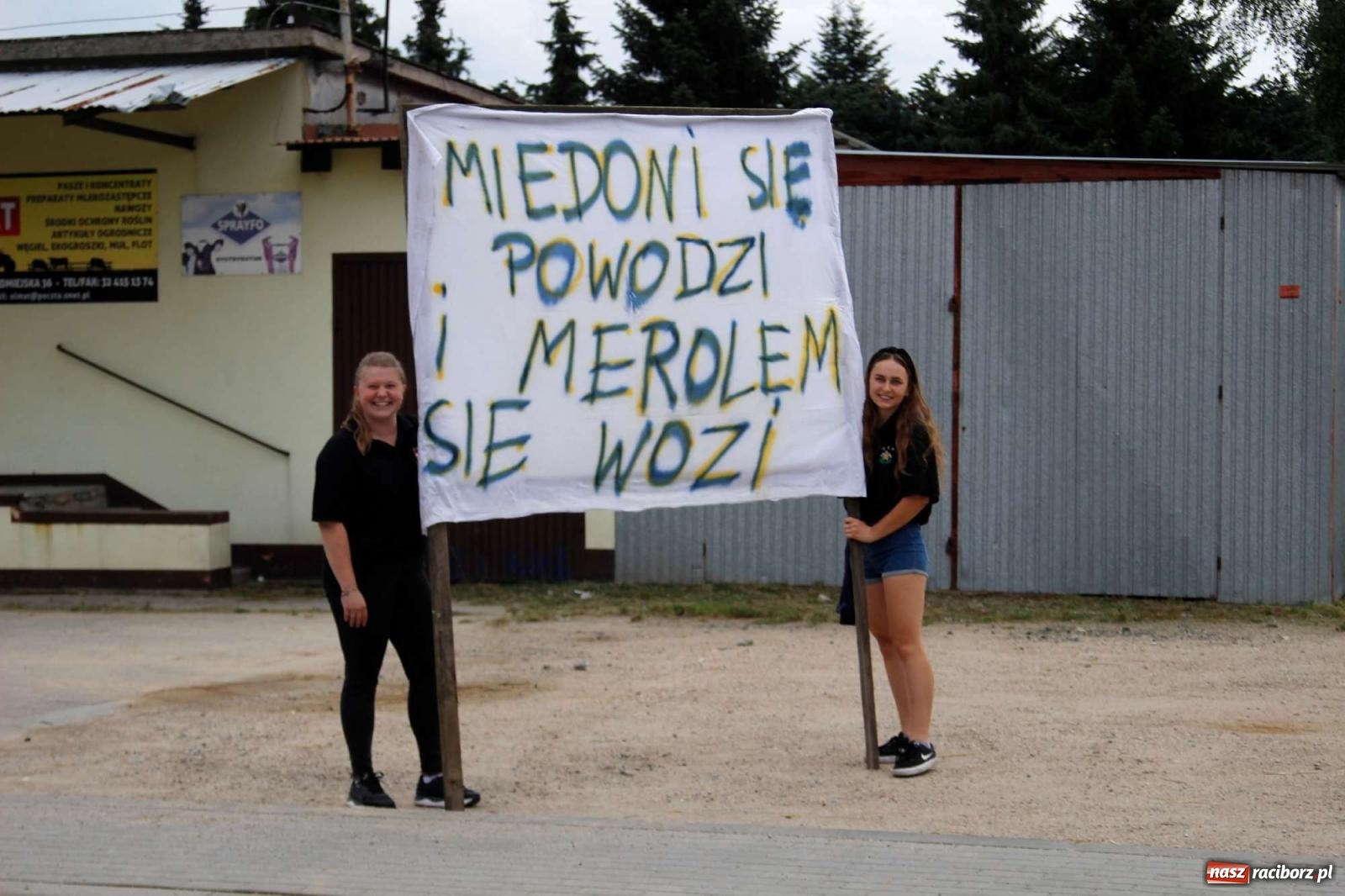 Zdjęcie w galerii na portalu naszraciborz.pl: Strażacy z Raciborza Miedoni przesiedli się do mercedesa [FOTO i WIDEO] wiadomości z regionu