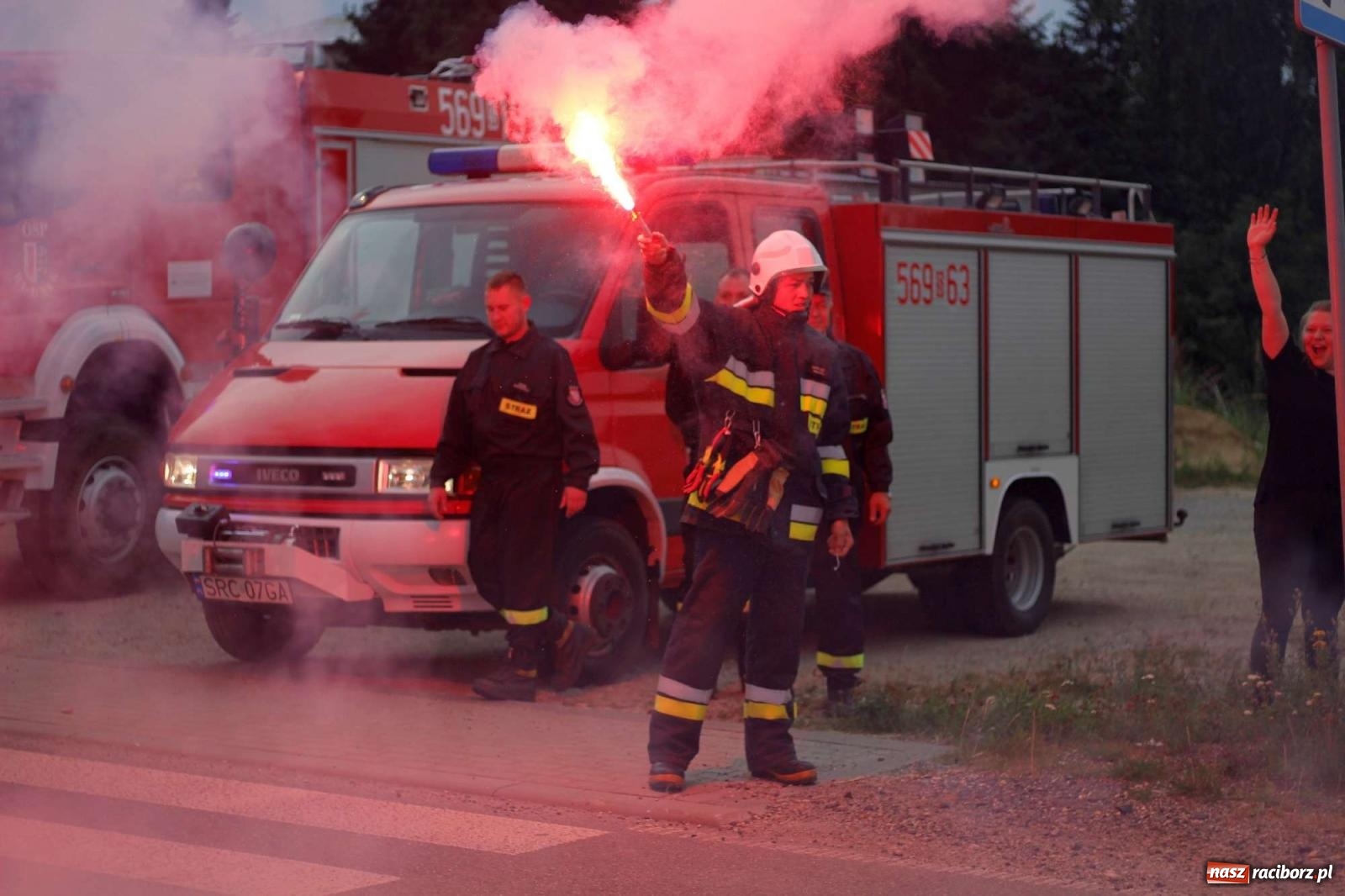 Zdjęcie w galerii na portalu naszraciborz.pl: Strażacy z Raciborza Miedoni przesiedli się do mercedesa [FOTO i WIDEO] wiadomości z regionu