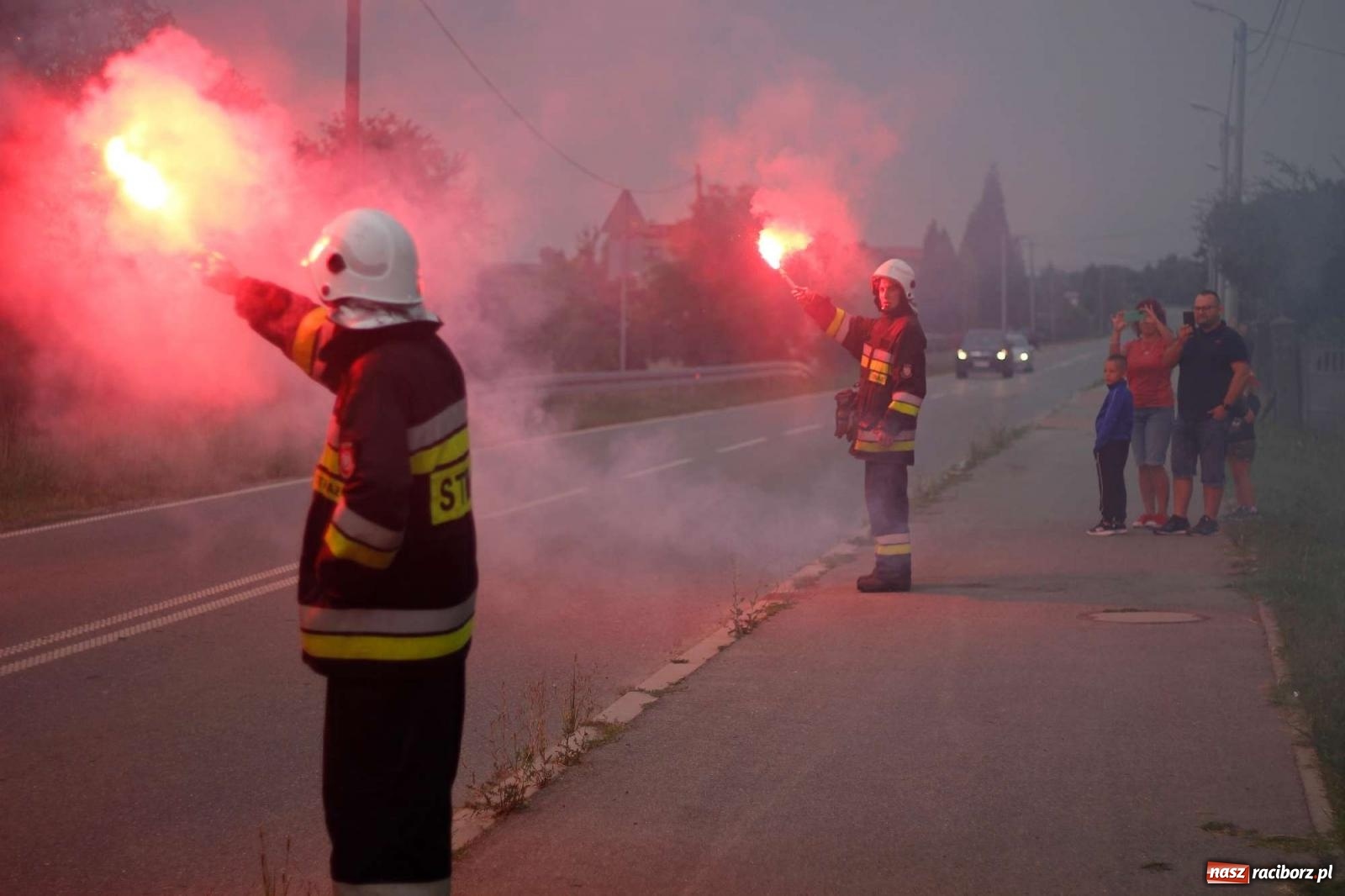 Zdjęcie w galerii na portalu naszraciborz.pl: Strażacy z Raciborza Miedoni przesiedli się do mercedesa [FOTO i WIDEO] wiadomości z regionu