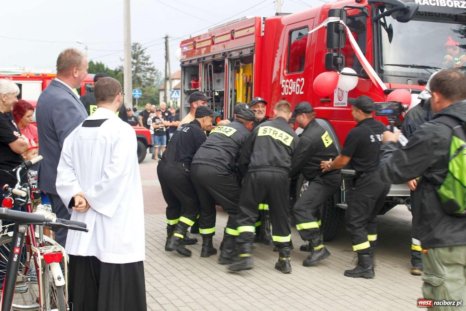 Zdjęcie w galerii na portalu naszraciborz.pl: Strażacy z Raciborza Miedoni przesiedli się do mercedesa [FOTO i WIDEO] wiadomości z regionu