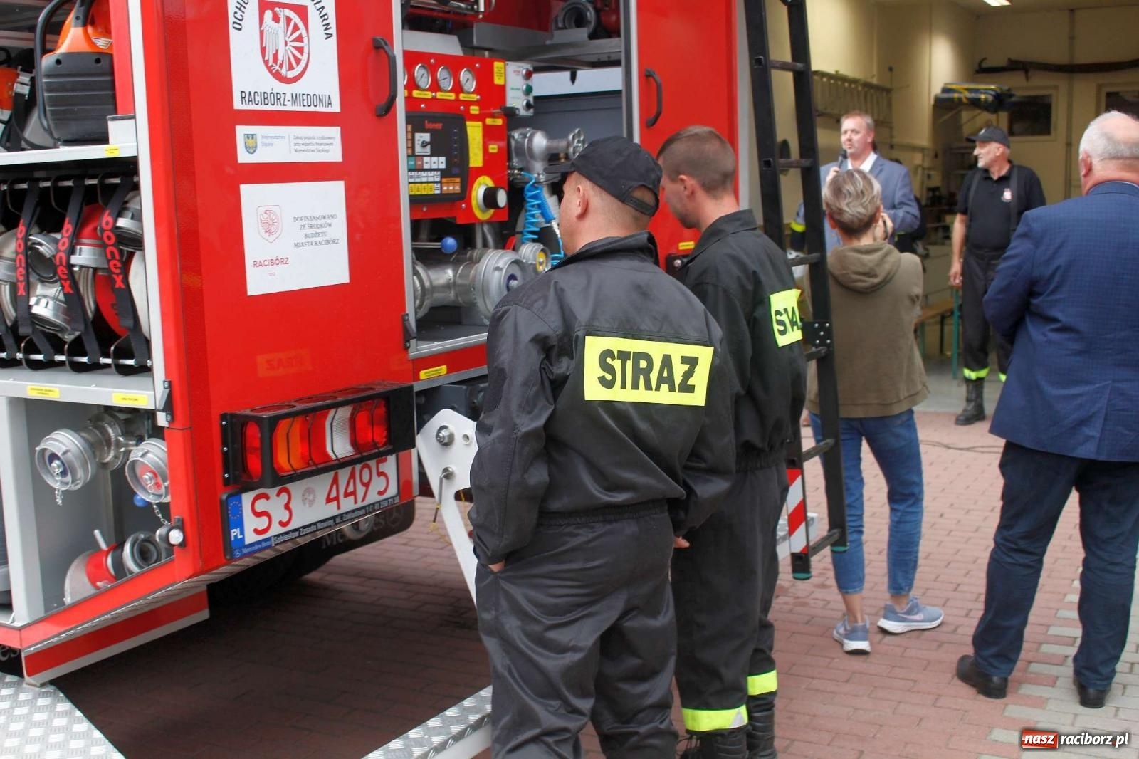 Zdjęcie w galerii na portalu naszraciborz.pl: Strażacy z Raciborza Miedoni przesiedli się do mercedesa [FOTO i WIDEO] wiadomości z regionu